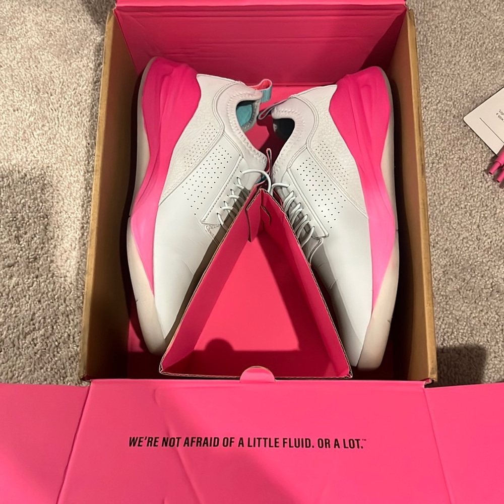 Clove Women's shoes size 8.5. Limited edition color of Electron Rose.